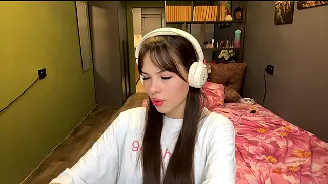 Snapshot of MysticAlisa chatting on October 2025 09:30:02 AM MysticAlisa online show from October 2025 09:30:02 AM