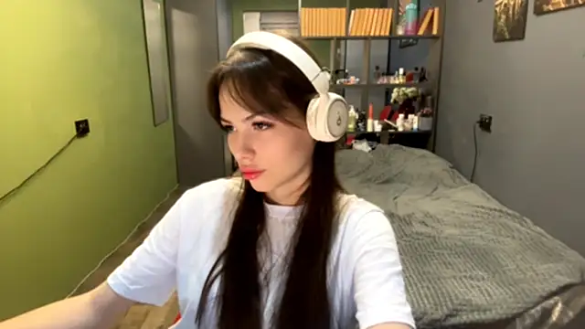 Snapshot of MysticAlisa chatting on October 2025 10:05:01 AM MysticAlisa online show from October 2025 10:05:01 AM