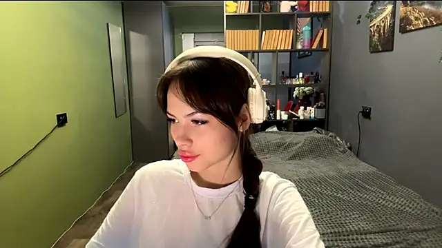 Snapshot of MysticAlisa chatting on October 2025 10:07:01 AM MysticAlisa online show from October 2025 10:07:01 AM