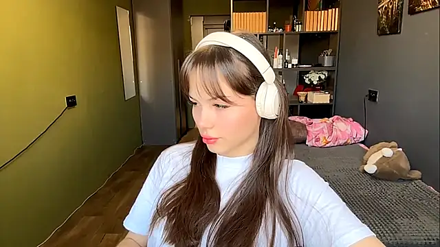 Snapshot of MysticAlisa chatting on December 2025 06:08:02 AM MysticAlisa online show from December 2025 06:08:02 AM