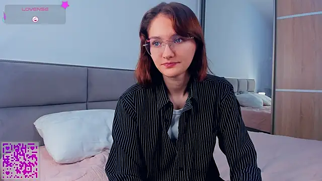 LorrieDegonia online show from October 2025 04:13:01 AM