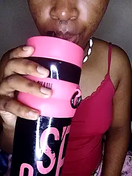 FreakieKay online show from November 2025 04:00:01 AM