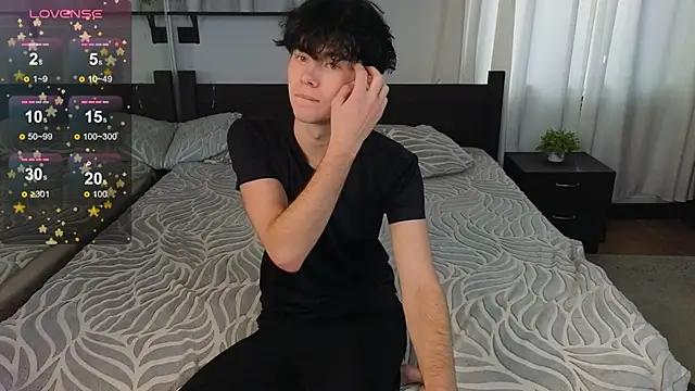 Snapshot of Cute_Mike chatting on October 2025 02:56:02 AM Cute Mike online show from October 2025 02:56:02 AM