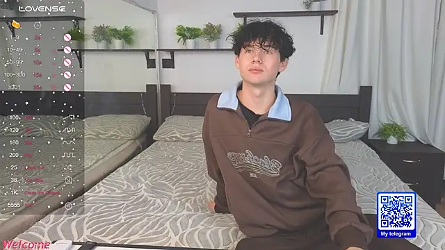 Snapshot of Cute_Mike chatting on November 2025 01:48:02 AM Cute Mike online show from November 2025 01:48:02 AM