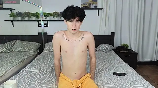 Snapshot of Cute_Mike chatting on November 2025 12:41:01 AM Cute Mike online show from November 2025 12:41:01 AM