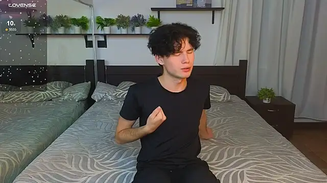 Snapshot of Cute_Mike chatting on November 2025 04:55:01 PM Cute Mike online show from November 2025 04:55:01 PM