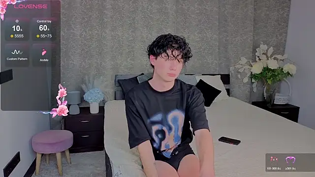 Snapshot of Cute_Mike chatting on November 2025 08:00:01 PM Cute Mike online show from November 2025 08:00:01 PM