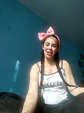 Snapshot of Stefaniyaxq chatting on October 2025 09:43:01 AM Stefaniyaxq online show from October 2025 09:43:01 AM