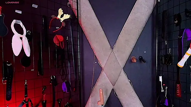 Snapshot of mranii_queen_bdsm_ chatting on December 2025 03:49:02 AM mranii queen bdsm online show from December 2025 03:49:02 AM