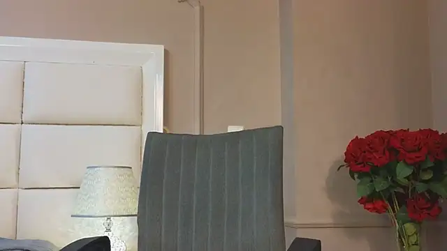 DereckWolf  online show from October 2025 11:52:02 AM