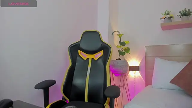 Snapshot of kaitt_ chatting on November 2025 12:49:02 PM kaitt online show from November 2025 12:49:02 PM