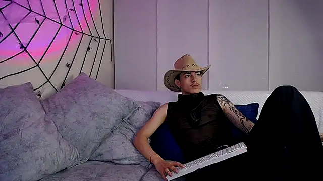 Snapshot of _PandoyParker_ chatting on October 2025 03:50:02 AM PandoyParker online show from October 2025 03:50:02 AM