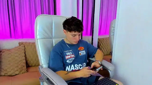 Leoo Miller online show from November 2025 04:33:02 AM