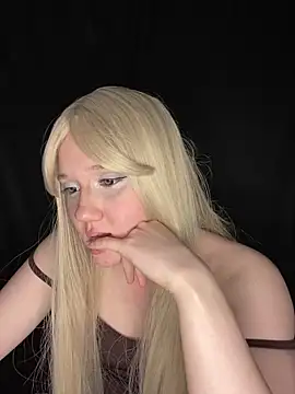 Snapshot of Darling_Bri_ chatting on October 2025 07:23:01 PM Darling Bri online show from October 2025 07:23:01 PM