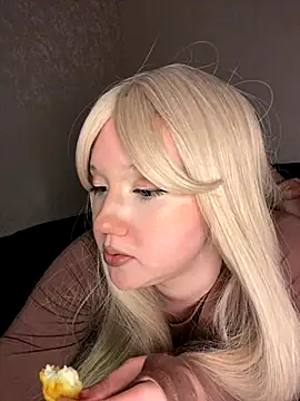 Snapshot of Darling_Bri_ chatting on November 2025 08:55:01 PM Darling Bri online show from November 2025 08:55:01 PM