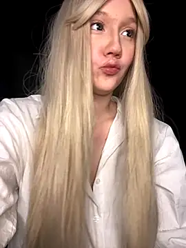 Snapshot of Darling_Bri_ chatting on November 2025 10:25:01 AM Darling Bri online show from November 2025 10:25:01 AM