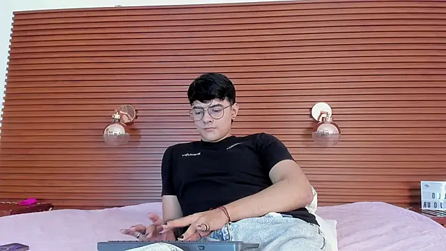 levi levii online show from October 2025 08:28:02 PM