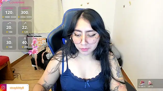 Snapshot of LoveLyy- chatting on December 2025 10:37:02 PM LoveLyy- online show from December 2025 10:37:02 PM