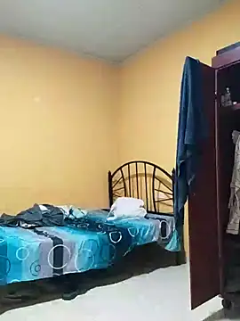 Snapshot of TuChico3n4 chatting on October 2025 10:40:01 PM TuChico3n4 online show from October 2025 10:40:01 PM