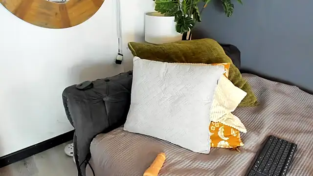 frodita dream online show from December 2025 08:13:01 PM