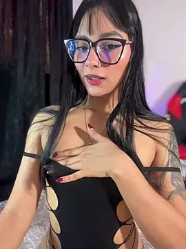 Snapshot of AlannaDollx chatting on November 2025 01:54:02 PM AlannaDollx online show from November 2025 01:54:02 PM