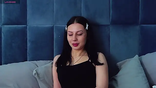 Snapshot of MaeAnna chatting on November 2025 04:23:02 AM MaeAnna online show from November 2025 04:23:02 AM