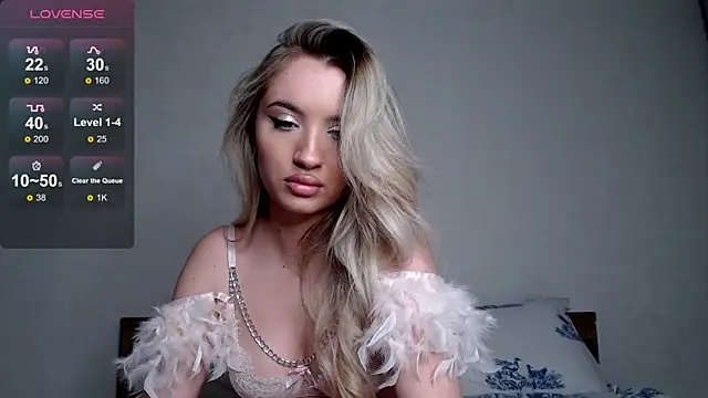 Snapshot of Luna_glamy chatting on October 2025 01:52:01 PM Luna glamy online show from October 2025 01:52:01 PM