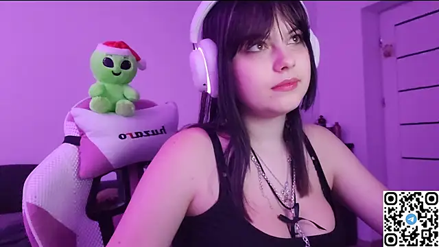 Snapshot of KristiBloom chatting on November 2025 09:09:02 PM KristiBloom online show from November 2025 09:09:02 PM