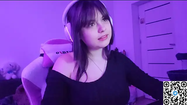 Snapshot of KristiBloom chatting on November 2025 09:14:02 PM KristiBloom online show from November 2025 09:14:02 PM