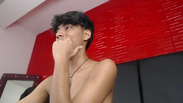 Snapshot of tyler_wolf1_ chatting on October 2025 01:00:02 PM tyler wolf1 online show from October 2025 01:00:02 PM