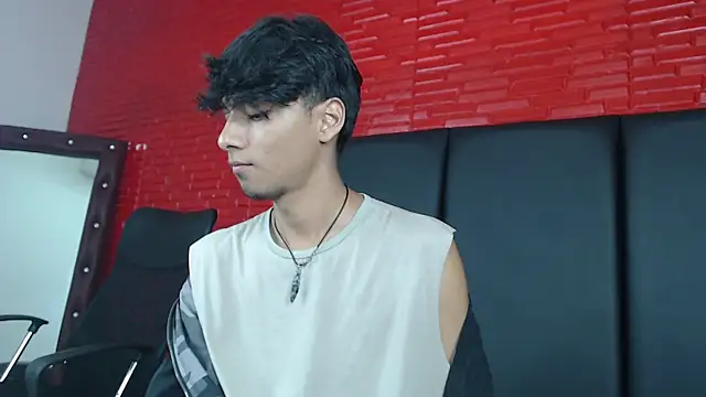 Snapshot of tyler_wolf1_ chatting on October 2025 01:25:02 PM tyler wolf1 online show from October 2025 01:25:02 PM