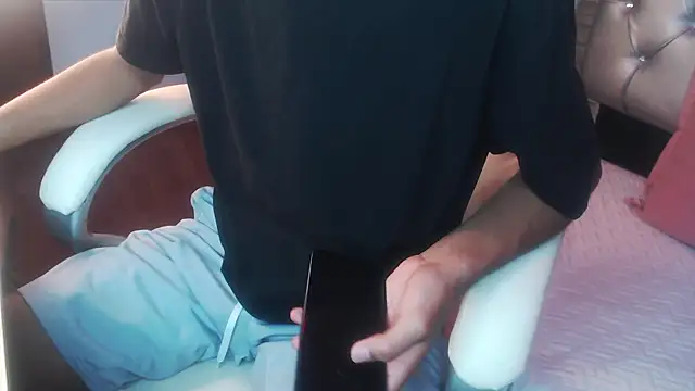 Snapshot of tyler_wolf1_ chatting on October 2025 12:40:02 PM tyler wolf1 online show from October 2025 12:40:02 PM