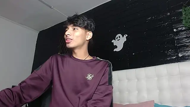 Snapshot of tyler_wolf1_ chatting on November 2025 12:27:02 PM tyler wolf1 online show from November 2025 12:27:02 PM