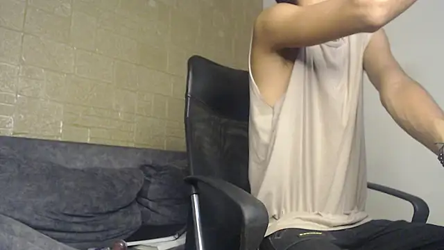 Snapshot of tyler_wolf1_ chatting on November 2025 03:22:01 PM tyler wolf1 online show from November 2025 03:22:01 PM