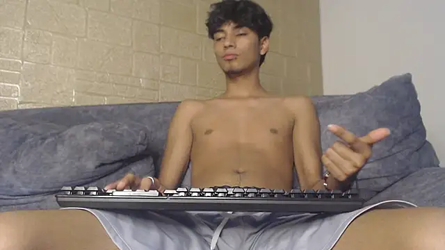 Snapshot of tyler_wolf1_ chatting on November 2025 03:45:01 PM tyler wolf1 online show from November 2025 03:45:01 PM