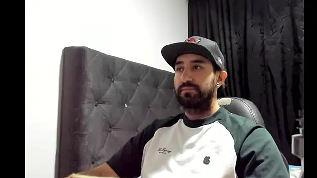 coolfriki online show from November 2025 04:23:02 AM