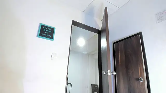 Snapshot of Dann_17_ chatting on November 2025 12:02:02 PM Dann 17 online show from November 2025 12:02:02 PM