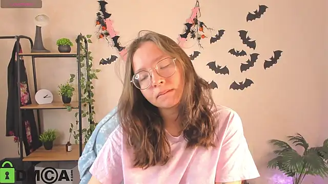 Snapshot of Nuura_Moore chatting on November 2025 12:46:02 AM Nuura Moore online show from November 2025 12:46:02 AM