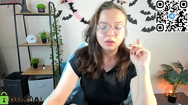 Snapshot of Nuura_Moore chatting on November 2025 01:06:02 AM Nuura Moore online show from November 2025 01:06:02 AM