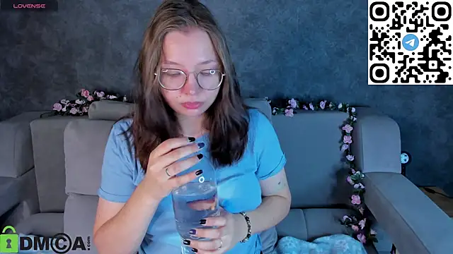 Snapshot of Nuura_Moore chatting on November 2025 01:04:01 AM Nuura Moore online show from November 2025 01:04:01 AM