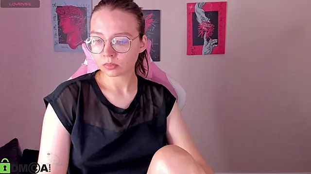 Snapshot of Nuura_Moore chatting on November 2025 01:04:02 AM Nuura Moore online show from November 2025 01:04:02 AM