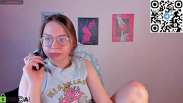 Snapshot of Nuura_Moore chatting on November 2025 01:04:02 AM Nuura Moore online show from November 2025 01:04:02 AM