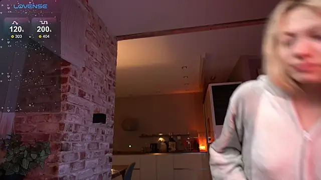 Snapshot of _favdream chatting on November 2025 04:23:02 AM favdream online show from November 2025 04:23:02 AM