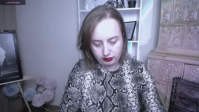 HelenFl online show from October 2025 08:15:02 AM