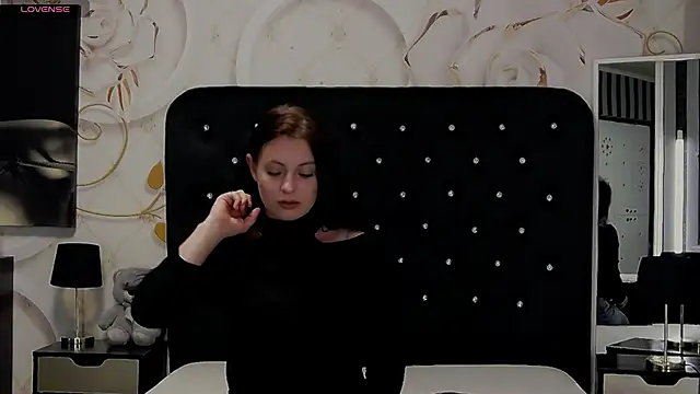 NicolleGrant online show from October 2025 06:00:01 AM