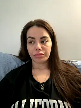 Snapshot of Bella-Flower chatting on November 2025 06:05:01 AM Bella-Flower online show from November 2025 06:05:01 AM