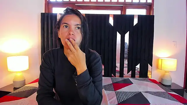 Sofy and Mia online show from October 2025 12:38:02 PM