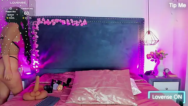 Snapshot of Emma_Saylor chatting on October 2025 07:04:02 PM Emma Saylor online show from October 2025 07:04:02 PM