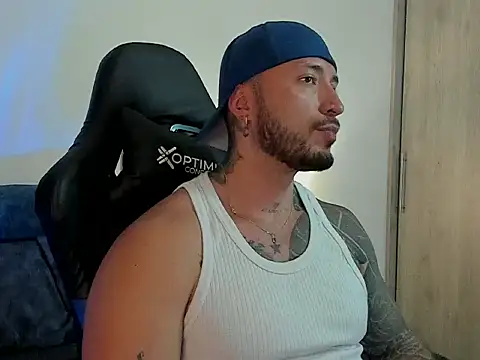 Dave-Max01 online show from November 2025 12:21:01 AM