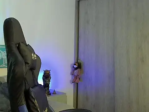 Dave-Max01 online show from November 2025 03:06:02 AM